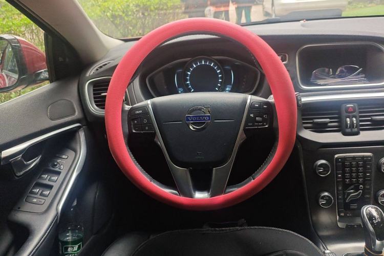 Used Volvo V40 2014 2.0T Zhiya Edition Steering Wheel