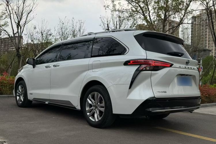 Used Toyota SIENNA 2021 2.5L Hybrid Platinum Edition
