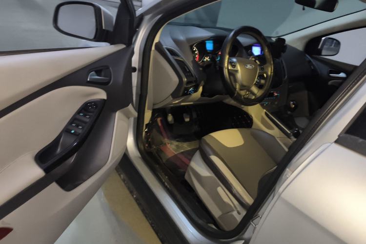 Used Ford Focus 2012 Sedan 1.6L Manual Fashion Edition
