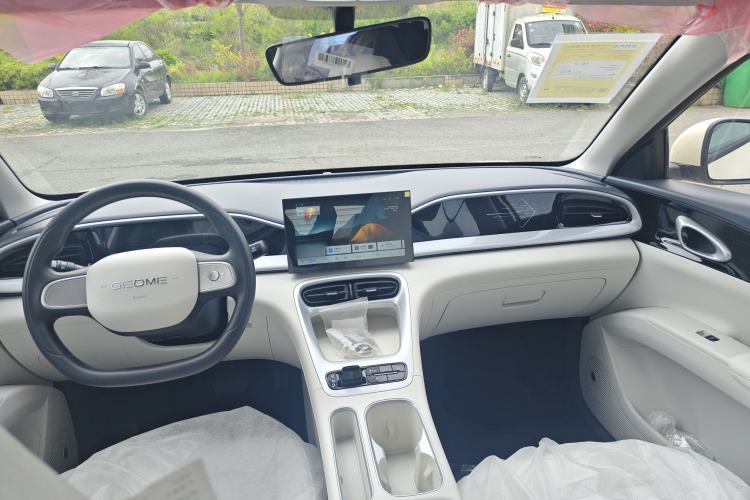 Used Geely Galaxy Geome 2026 Model 410km Carefree Edition Center Console