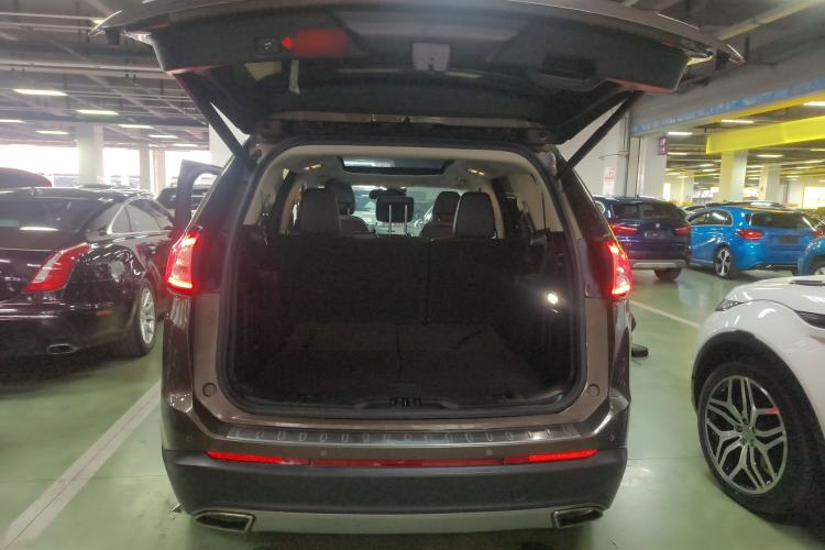 Used Ford Edge 2015 2.0T GTDi Two-Wheel-Drive High-Line Version
