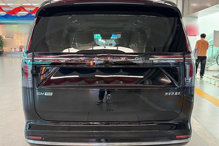 Used Volvo EM90 2025 Ultra Six-Seater