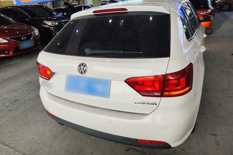 Used Volkswagen Gran Lavida 2013 1.6L Automatic Comfort Model
