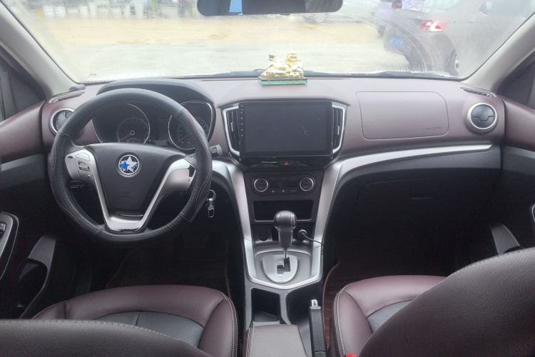 Used Venucia T70X 2015 2.0L CVT SmartFun Sport Edition