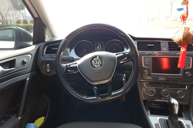 Used Volkswagen Golf 2017 1.6L Automatic Comfort Million-Vehicle Anniversary Edition