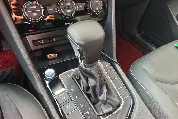 Used Volkswagen Tiguan L 2017 330TSI Automatic Two-Wheel Drive Luxury Edition