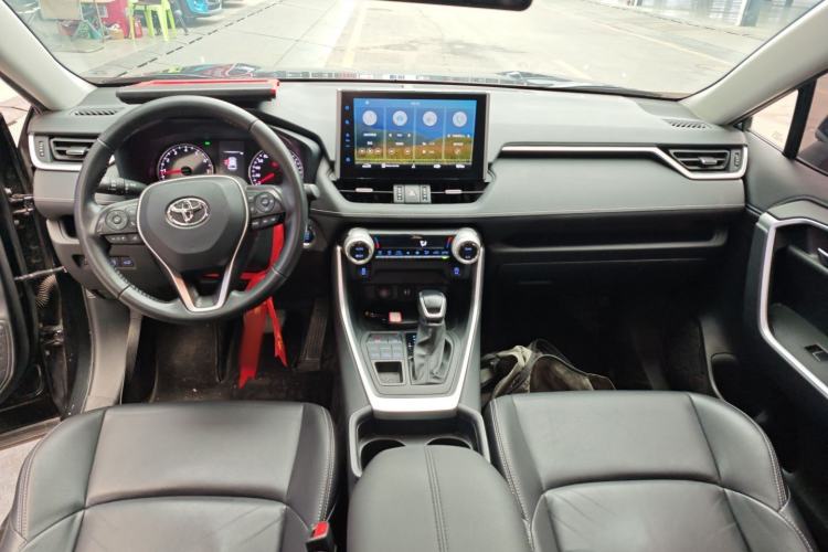 Used Toyota Wildlander 2022 2.0L CVT 4x4 Luxury PLUS Edition Center Console