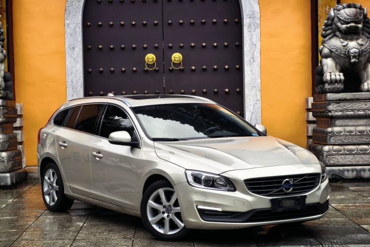 Used Volvo V60 2017 T4 Smart Edition China V Standard
