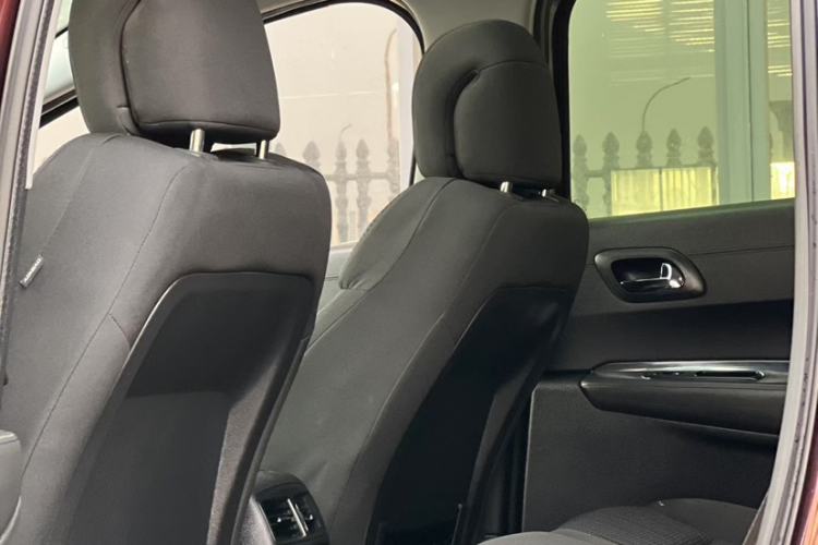 Used Peugeot 3008 2016 2.0L Automatic Classic Edition Interior 3