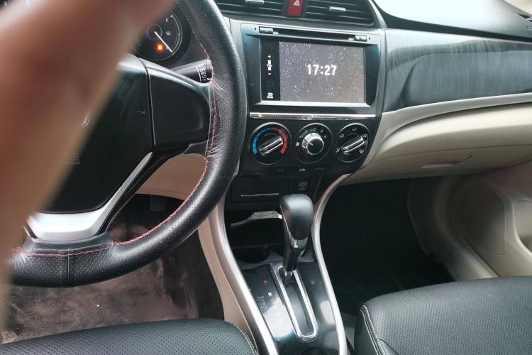 Used Honda Crider 2015 1.8L automatic luxury edition