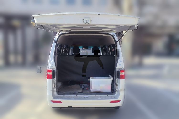 Used Jinbei Hiace X30 2024 1.5L Champion Edition Passenger Vehicle 5/6/7 Seats Trunk