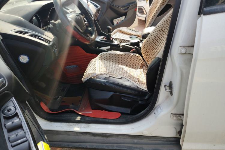 Used Ford Focus 2012 Sedan 1.6L Manual Fashion Edition
