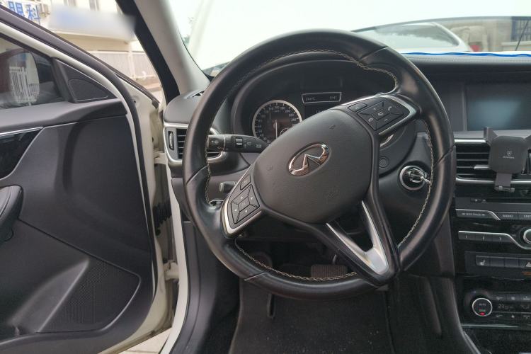 Used Infiniti QX30 2017 1.6T Two-Wheel-Drive Sport Edition