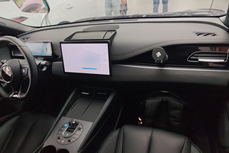 Used BYD Seal 06 New Energy 2025 DM-i Smart Drive 120KM Prestige Model Center Console