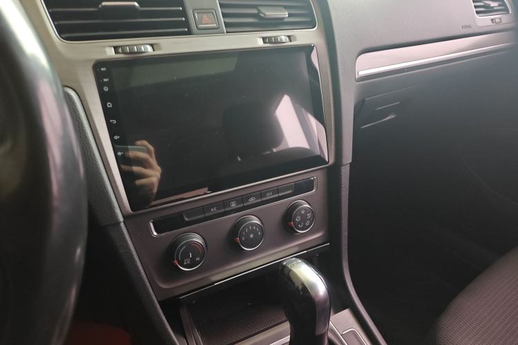 Used Volkswagen Golf 2016 180TSI Automatic Comfort Model Audio And AC Panel