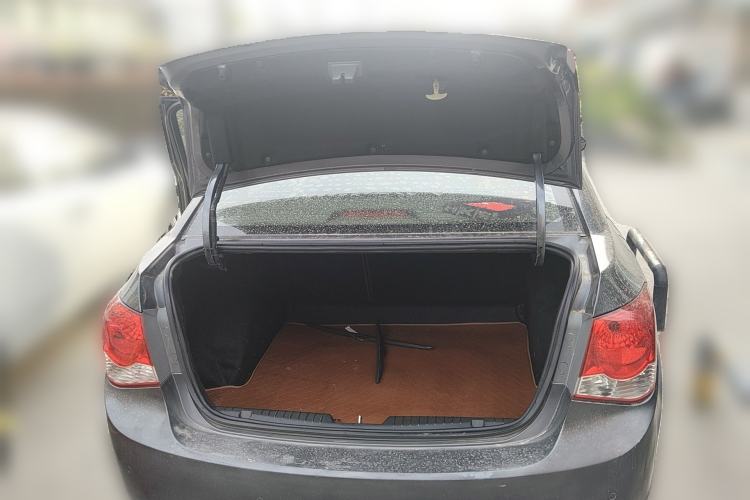 Used Chevrolet Cruze 2012 1.8L SE AT Trunk