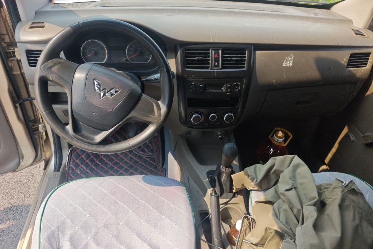 Used Wuling Rongguang V 2016 1.5L Standard Version Center Console