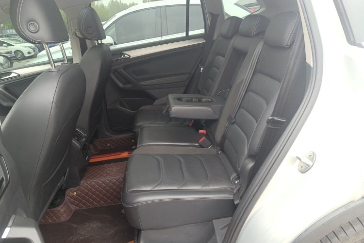 Used Volkswagen Tiguan L 2019 Revised 330TSI Automatic Two-Wheel Drive Smart & Luxury Edition China VI Standard Left Rear Seat