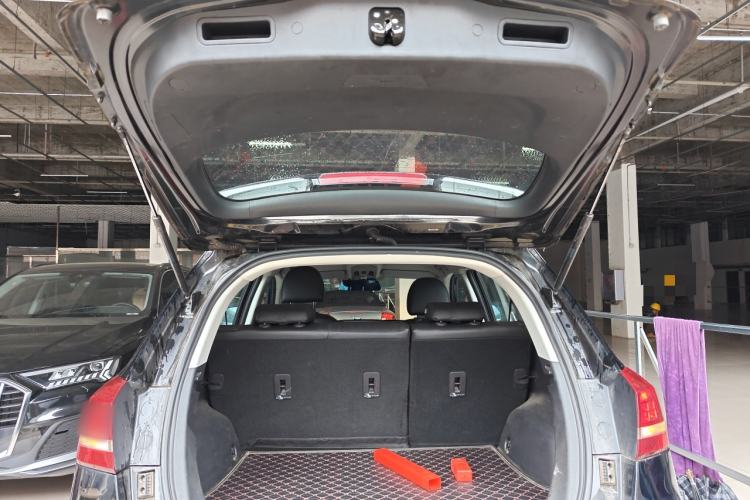 Used Haval H2 2016 Red Label 1.5T Manual Two-Wheel Drive Elite Model Trunk