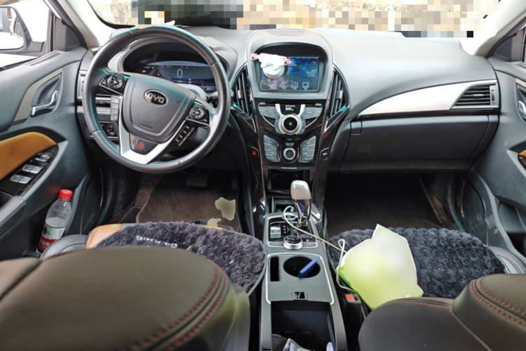 Used BYD Qin New Energy 2016 Qin EV300 Prestige Model Center Console