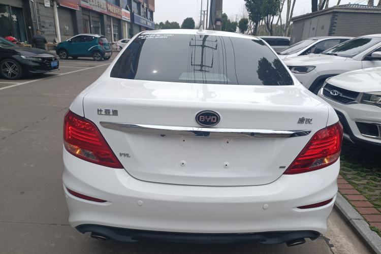 Used BYD Surui 2015 Revised Version 1.5L Manual Luxury Edition

