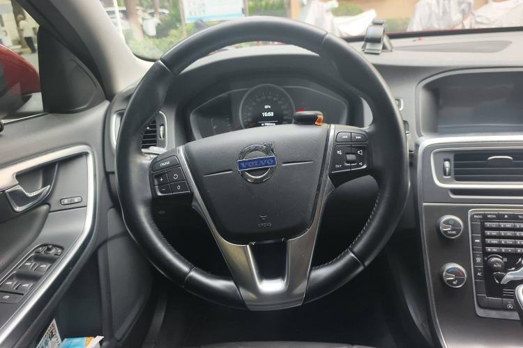 Used Volvo S60 2015 S60L 2.0T Zhiyuan Edition Steering Wheel