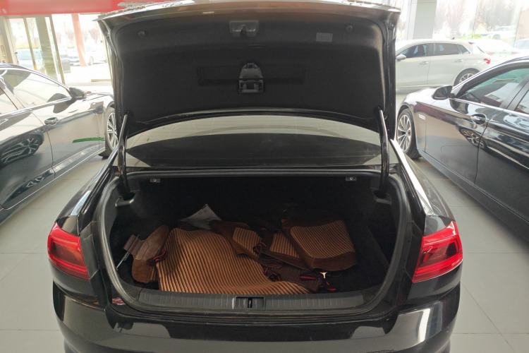 Used Volkswagen Magotan 2020 330TSI DSG Leading Model Trunk