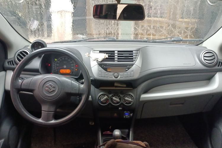 Used Suzuki Alto 2013 1.0L Automatic Luxury Model Center Console