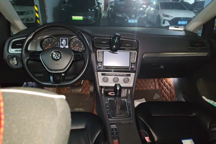 Used Volkswagen Golf 2014 1.4TSI Automatic Comfort Model Center Console