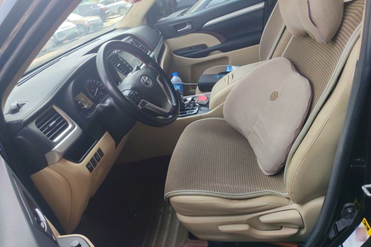 Used Toyota Highlander 2015 2.0T Two-Wheel Drive Elite Edition 7 Seats Left Front Seat