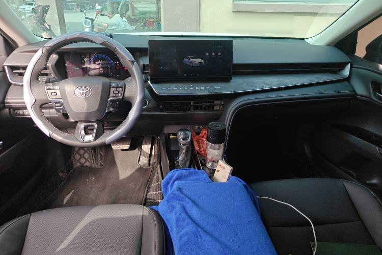 Used Toyota Camry 2024 Dual-Motor 2.0 HGVP Luxury Edition Center Console