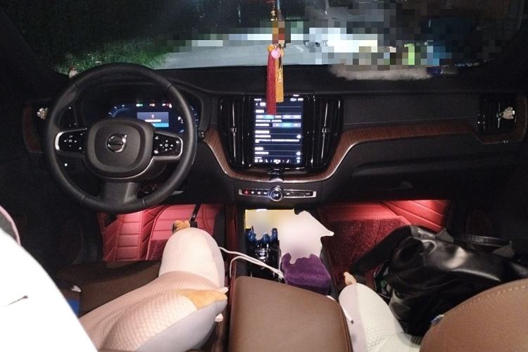 Used Volvo XC60 New Energy 2025 Plug-in Hybrid Long-Range All-Wheel Drive Smart & Luxurious Edition
