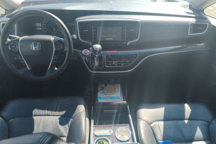 Used Honda Odyssey 2015 Revised Version 2.4L Supreme Edition Center Console