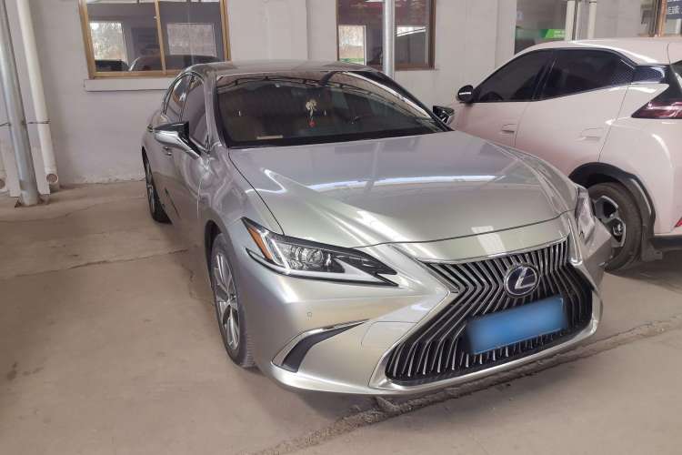 Used Lexus ES 2018 300h Premier Edition China V Standard
