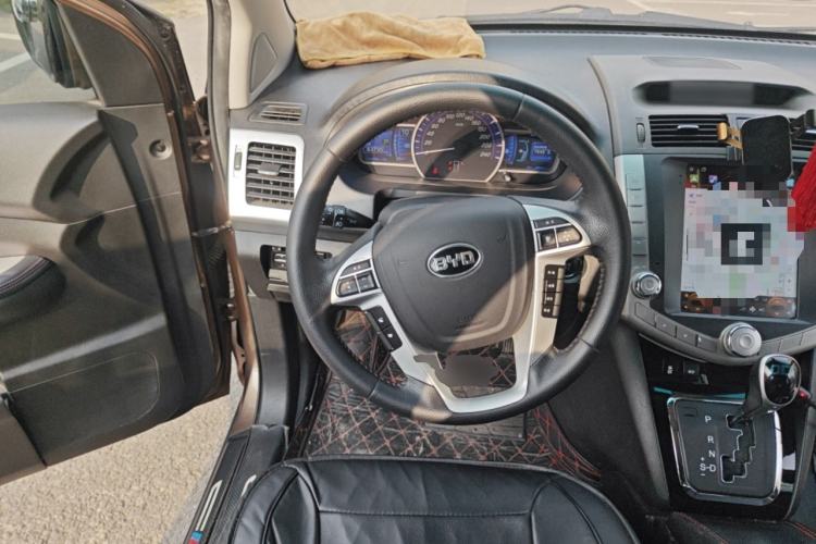 Used BYD S6 2014 2.4L Automatic Prestige 7-Seater
