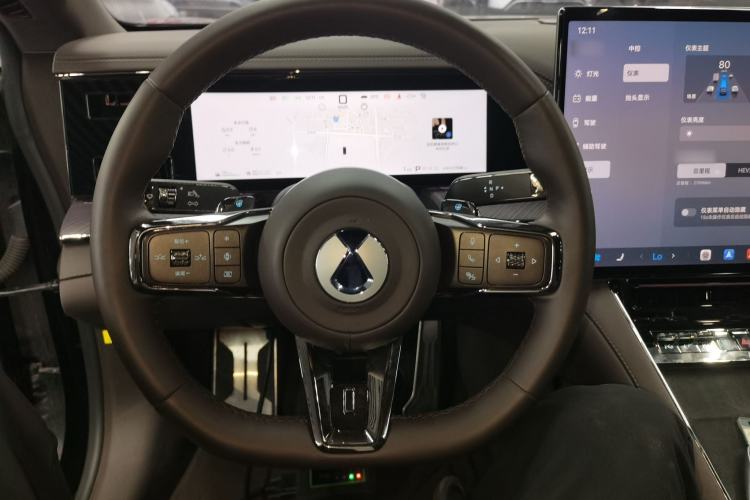 Used Denza Z9 2024 1100 km All-Wheel-Drive Ultra Version Steering Wheel