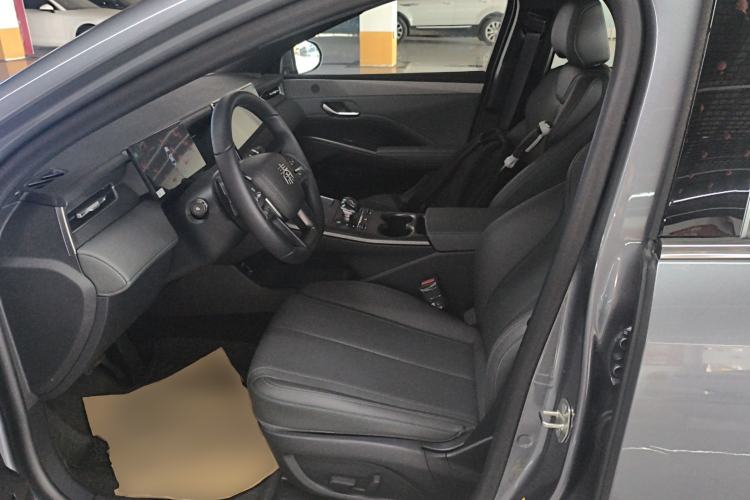 Used BYD Qin PLUS 2025 DM-i Smart Drive 120KM Superior Model
