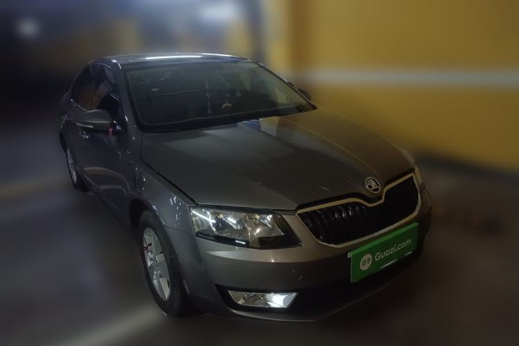 Used Skoda Octavia 2015 1.6L Manual Eado Edition Front Right 45 Deg