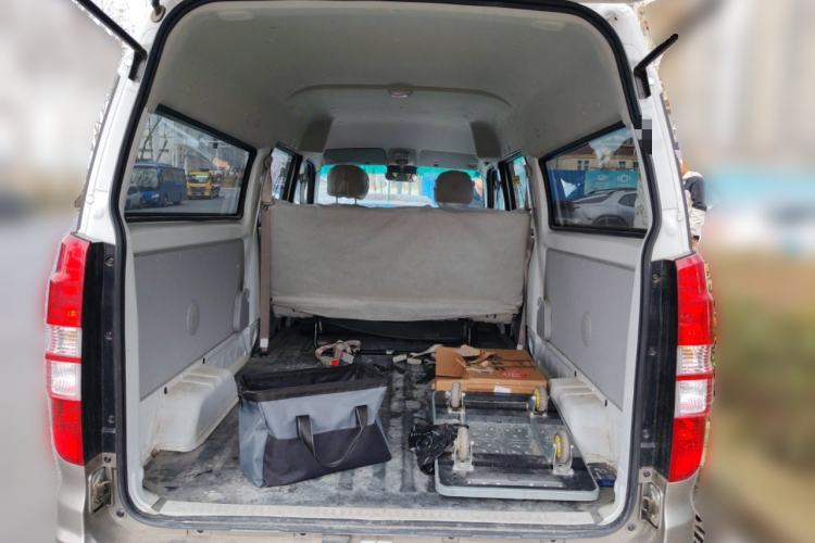 Used Jinbei Hiace X30 2024 1.5L Wealthy-Style Passenger Van 5/6/7 Seater with Front-Mounted Air Conditioning