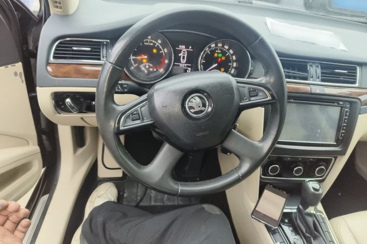 Used Skoda Superb 2013 1.8TSI Automatic MingShi Edition Steering Wheel