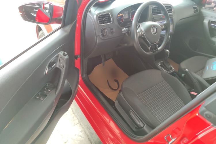 Used Volkswagen Polo 2016 1.6L Automatic Comfort Model