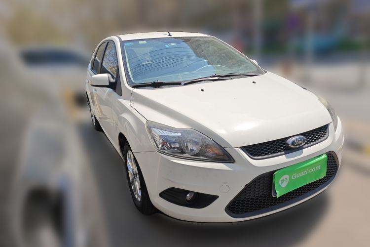 Used Ford Focus 2013 Hatchback Classic 1.8L Automatic Base Model Front Right 45 Deg