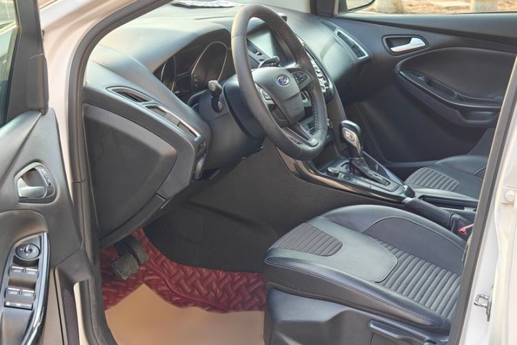 Used Ford Focus 2015 Hatchback EcoBoost 125 Automatic Supreme Style Edition
