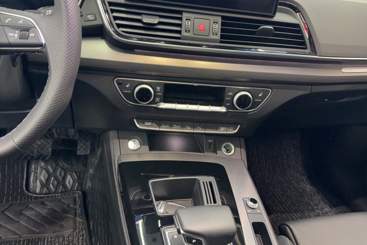 Used Audi Q5L 2022 45T Luxury Dynamic Model Audio And AC Panel