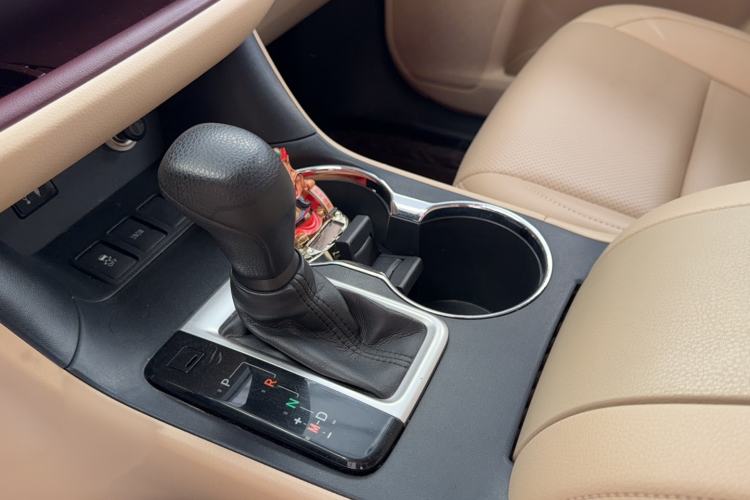 Used Toyota Highlander 2015 2.0T Two-Wheel Drive Elite Edition 5 Seats Interior 3