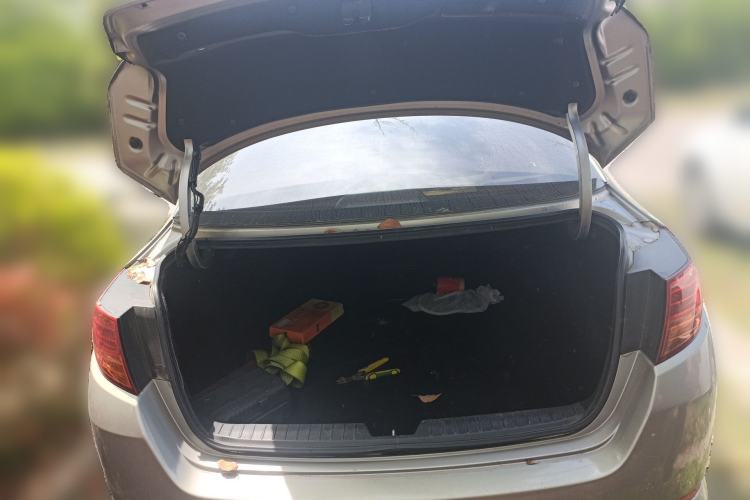 Used Kia K5 2011 2.0L Automatic DLX Trunk