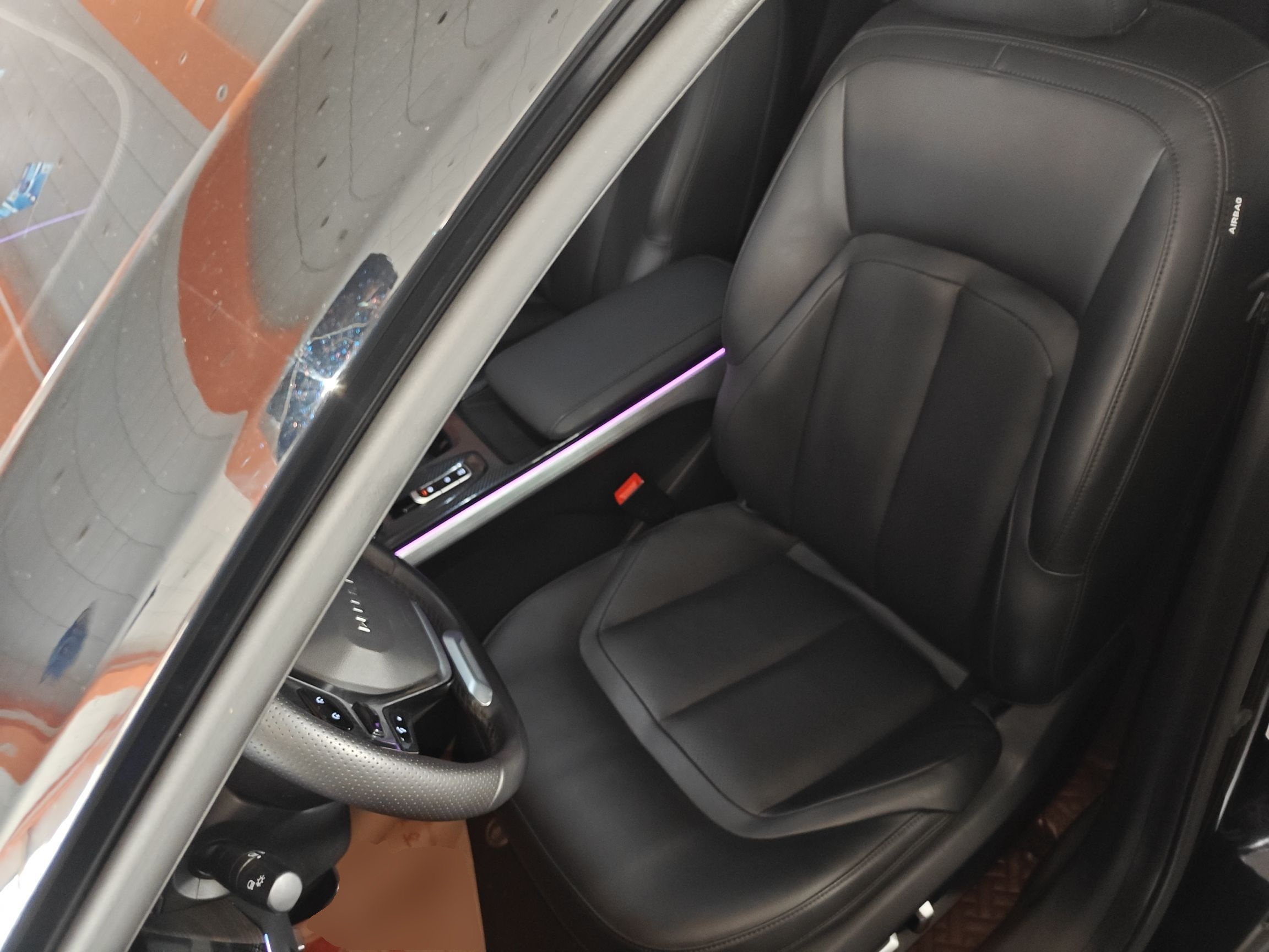 Переднее сиденье в автомобиле