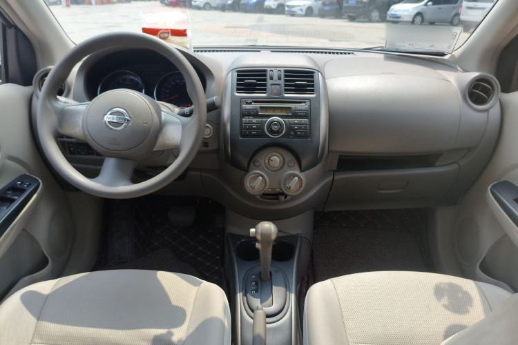 Used Nissan Sunny 2011 1.5XL CVT Luxury Edition Center Console