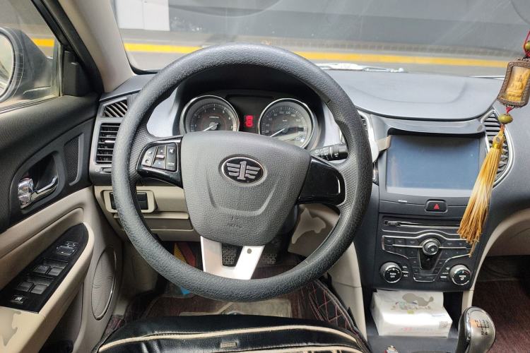 Used Bestune B50 2013 1.6L manual Comfort trim level Steering Wheel