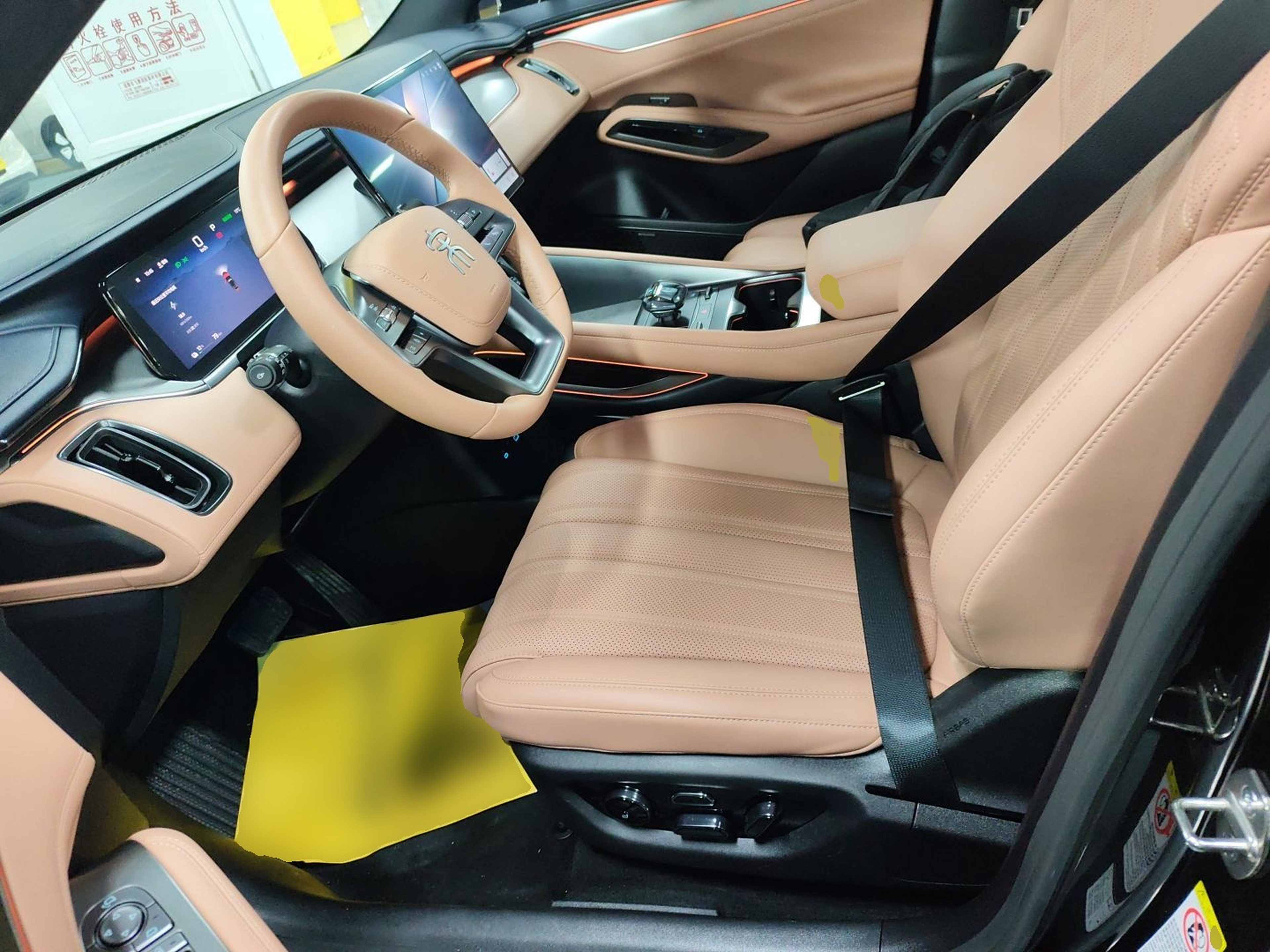 المقاعد الأمامية داخل السيارة